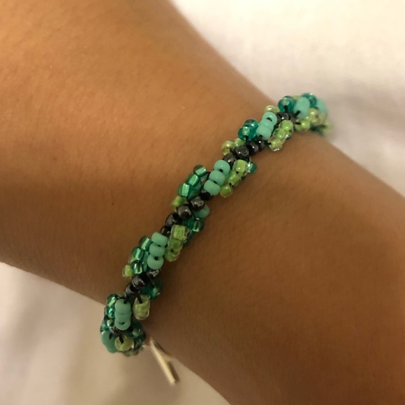 Multi-colored 11/0 7.5” spiral bracelet - 🤚 made - Picture 6 of 8